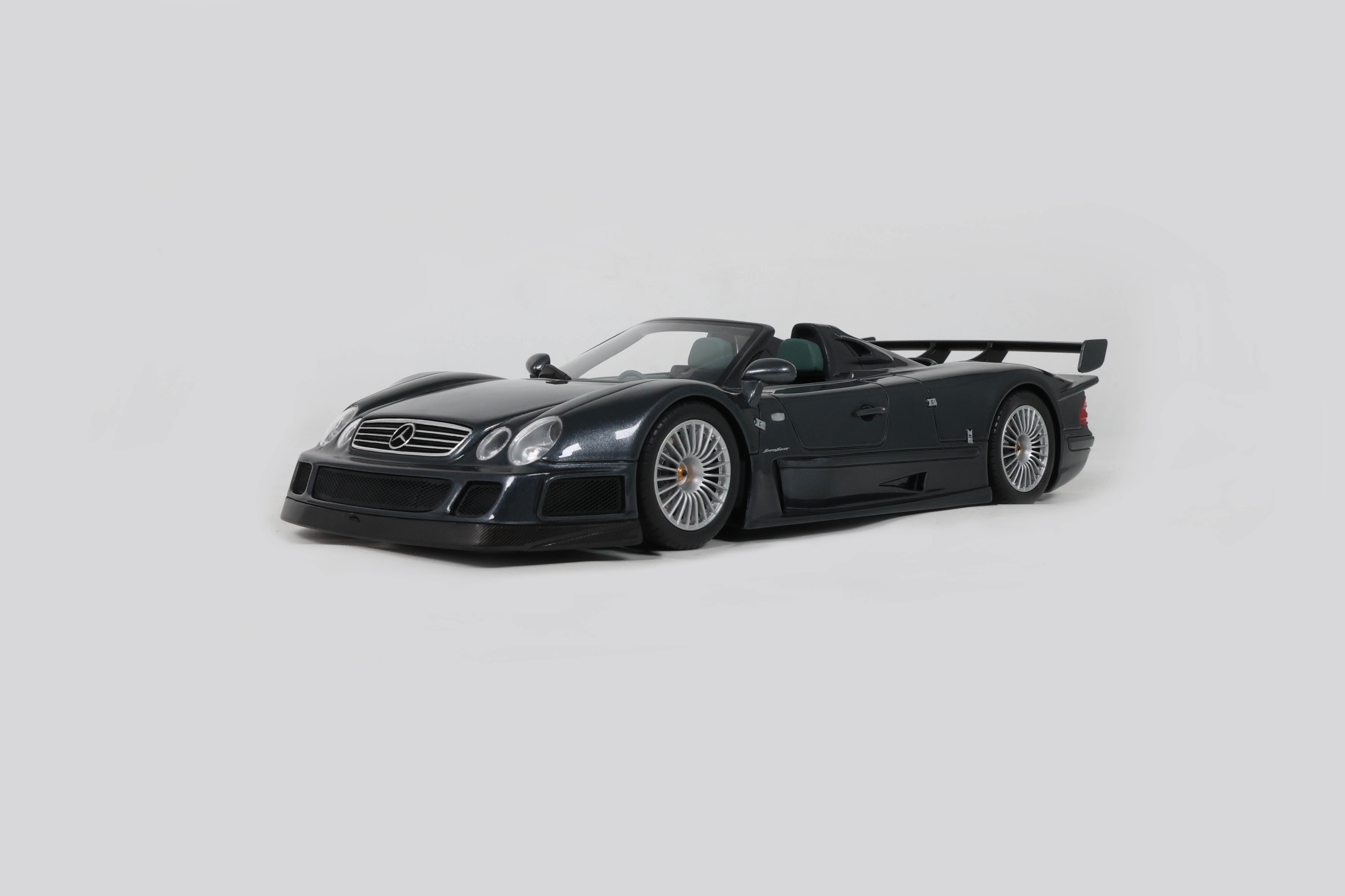 Mercedes-Benz CLK GTR Roadster 1999 Donkergrijs Metallic - 1:18
